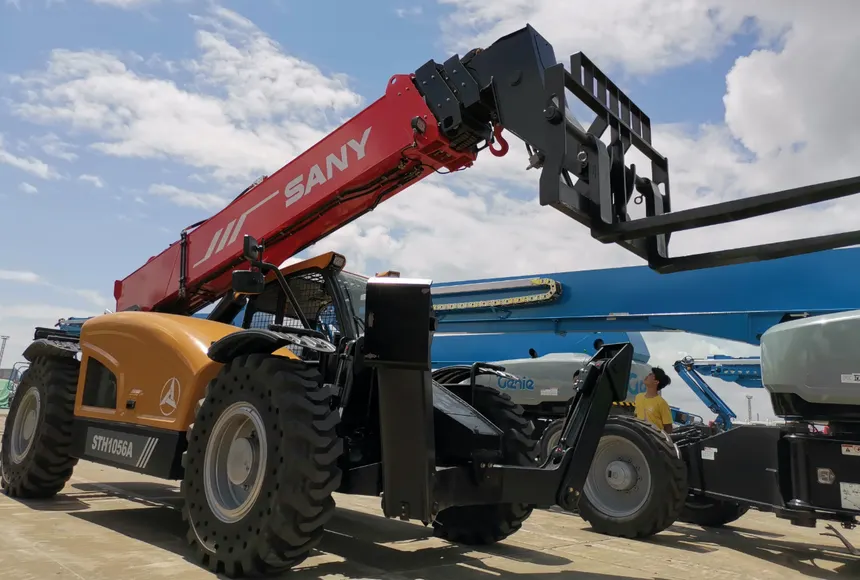 Telehandler-at-work_151946