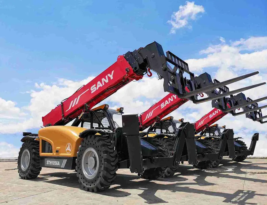 Three-telehandlers-side-by-side_114129