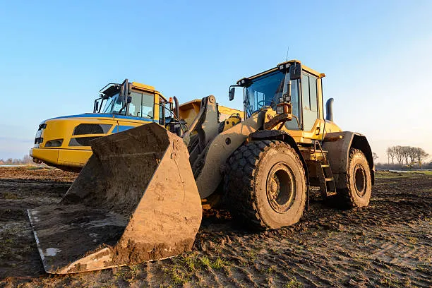 wheel-loader-and-articulated-hauler-close-up
